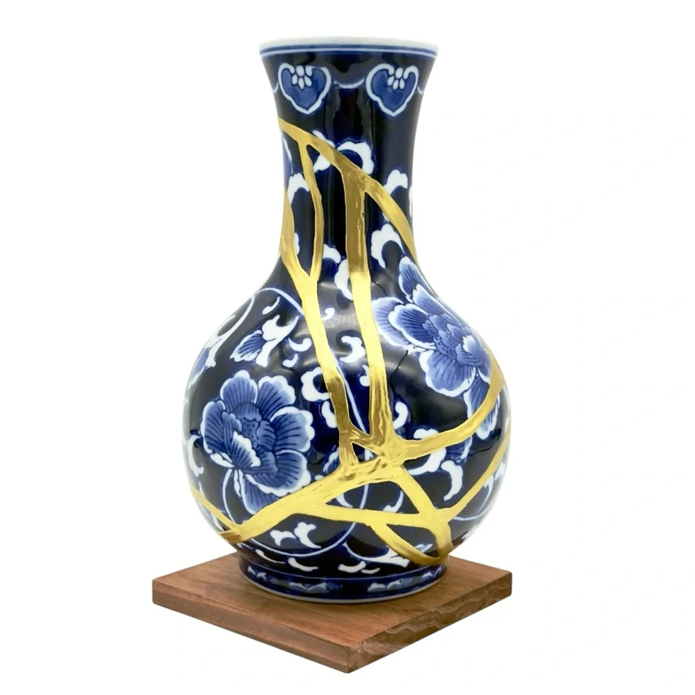 Kintsugi Vase Chinese Porcelain Gold Crack Art Personal Growth Anniversary Gift